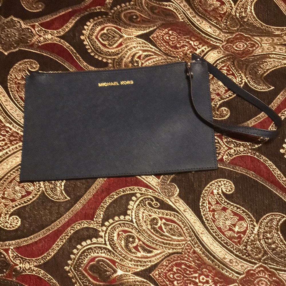 🔥🔥🔥Michael Kors Wristlet